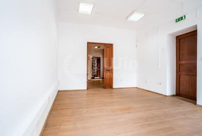 Casă individuală cu 12 camere cu Canalizare în Central - 7