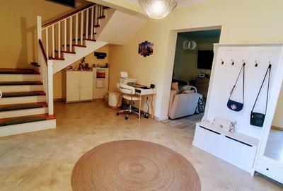 Casă cu 4 camere în Central