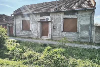 Casă cu 3 camere cu Teren 2900 Mp în Gavojdia - 1