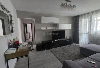 Apartament cu 3 camere semidecomandat în Craiovița Nouă - 1