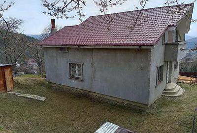 Casă cu 1 camere cu Teren 2500 Mp în Tulnici - 9