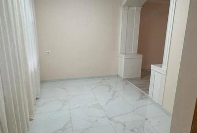 Apartament cu 3 camere în Central - 1