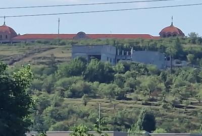 Spațiu comercial, de 1,400 mp, în 700 - 9