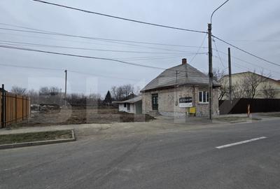 Casă cu 2 camere cu Teren 500 Mp în Botizului