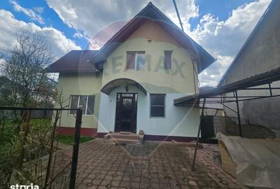 Casă cu 5 camere cu Teren 359 Mp în Central - 1