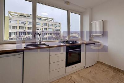 Apartament cu 3 camere semidecomandat în Obor