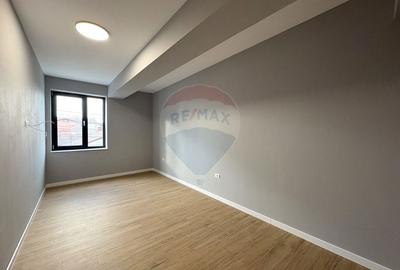 Casă cu 4 camere cu Teren 300 Mp în Casa de Cultură - 11