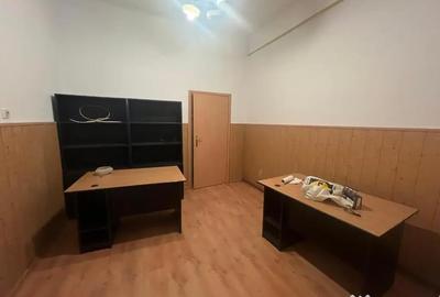 Spațiu comercial, de 50 mp, în Central - 4