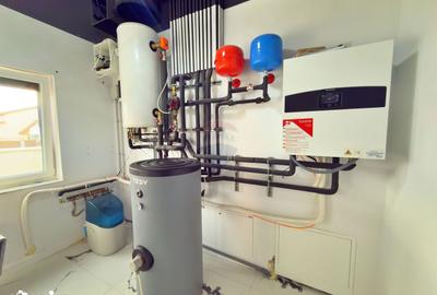 Casă cu 5 camere cu Teren 382 Mp în Zimandu Nou - 1