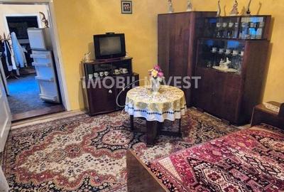 Casă cu 4 camere cu Teren 800 Mp în Teiu - 2