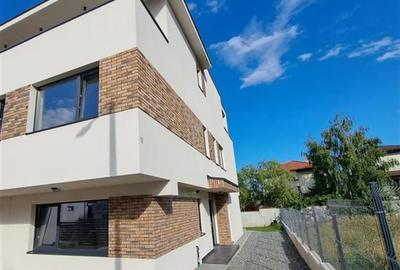 Duplex cu 5 camere cu Canalizare în Europa - 1