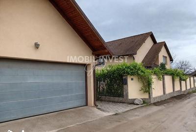 Casă cu 7 camere cu Teren 1100 Mp în Central