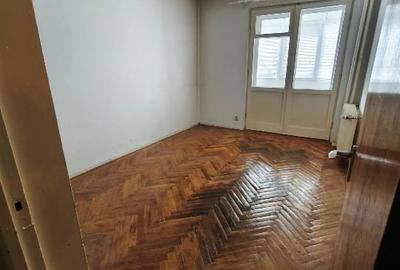 Apartament cu 3 camere semidecomandat în Lujerului