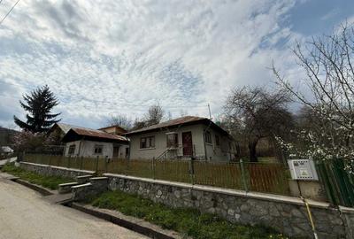 Casă cu 4 camere în Pietrișu - 3