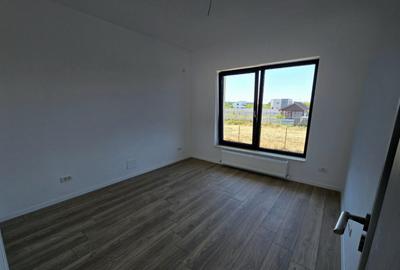 Casă cu 5 camere cu Canalizare în Balotești