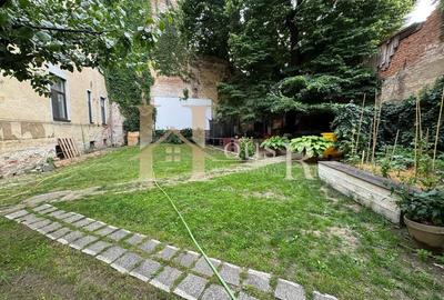 Cladire istorica.Centrala proprie.Curte amenajata cu spatiu verde - 17