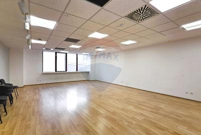 Birou, de 60 mp, în Central - 2