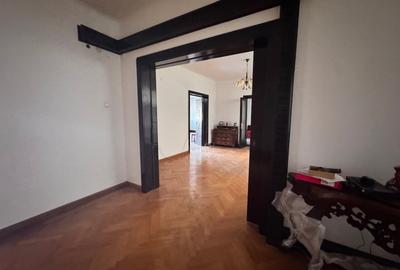 Apartament cu 4 camere în P-ța Romană