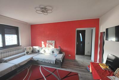 Apartament cu 3 camere semidecomandat în Sud