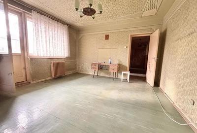 Apartament cu 4 camere semidecomandat în Dacia