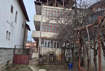 Casă cu 6 camere cu Teren 428 Mp în Exercițiu