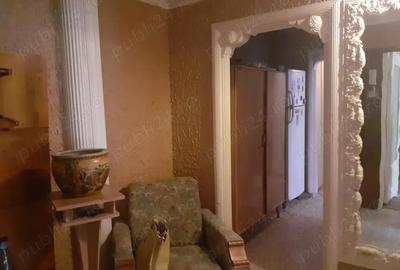 Apartament cu 3 camere decomandat în Barieră