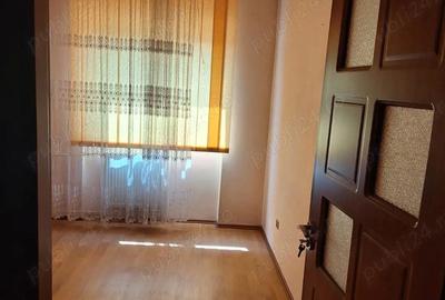 Apartament cu 3 camere decomandat în Sud - 4