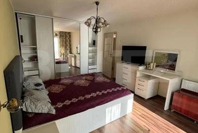 Apartament cu 4 camere semidecomandat în Independenței - 1