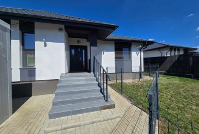 Casa in Tomesti langa Primarie