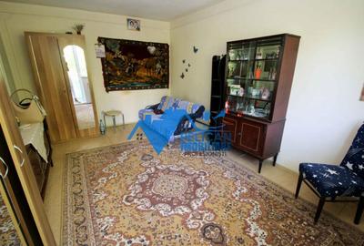 Zona Pelican, 3 camere, decomandat, etajul 2