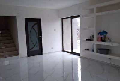 Casă cu 4 camere în Central - 3