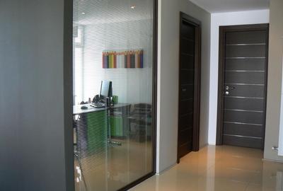 Penthouse cu 3 camere, mobilat în Central - 12