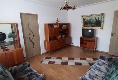 Apartament cu 3 camere semidecomandat în Micro 5 - 1