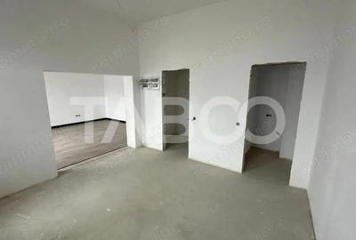 Apartament cu 3 camere semidecomandat în Turnișor - 1