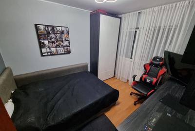 Apartament cu 4 camere semidecomandat, mobilat în CET - 31