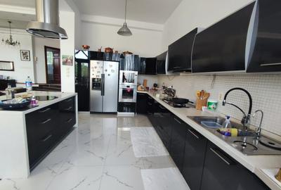 Casă cu 8 camere cu Teren 1000 Mp în Balotești - 6