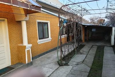 Casă cu 4 camere cu Teren 945 Mp în Comani - 2