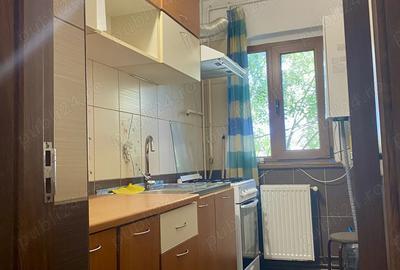 Proprietar inchiriez apartament 3 camere - 5