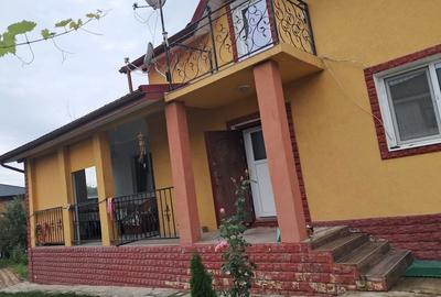 Casă cu 4 camere în Câmpenești - 3