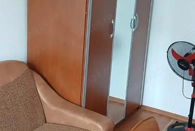 Vand apartament 2 camere, semidecomandat, etaj 2 - 5