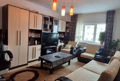 Apartament cu 3 camere decomandat, mobilat în Tolstoi