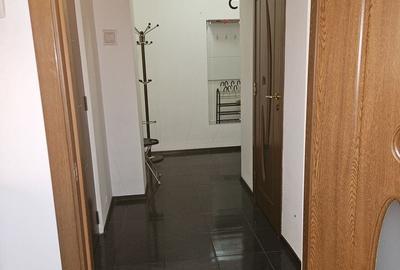 Apartament cu 2 camere semidecomandat, mobilat în Titan