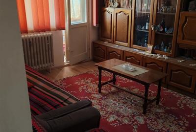 Vand apartament 2 camere semidecomandat 4 4 Tomis Nord ,Constanta