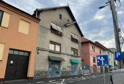 Casă individuală cu 5 camere în Central