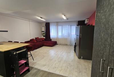 Apartament cu 3 camere semidecomandat în Florești