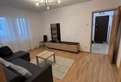 Apartament cu 2 camere semidecomandat în Tractorul - 7