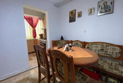Apartament cu 3 camere decomandat, mobilat în Poarta 6 - 8