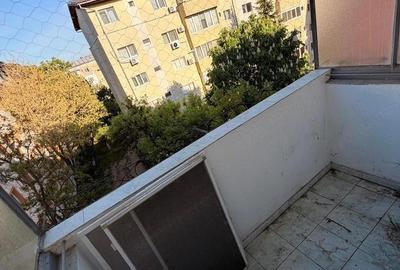 Apartament cu 3 camere semidecomandat în Girocului - 1