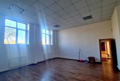 Spațiu comercial, de 222 mp, în Central - 6