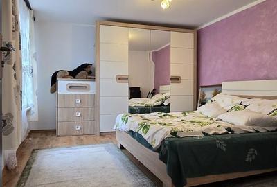 Casă cu 3 camere decomandat în Central